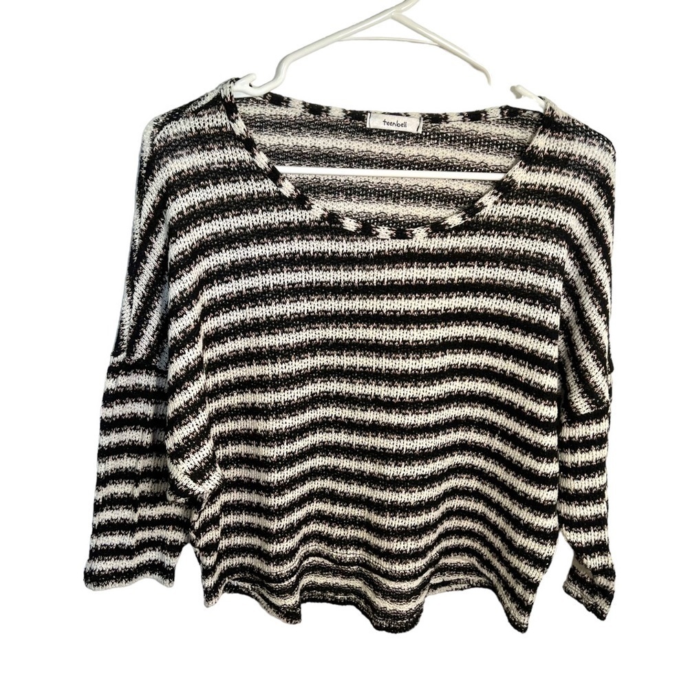 Teenbell Women's Oversized Knit Top White Black Metallic Rose Gold Stripes Round